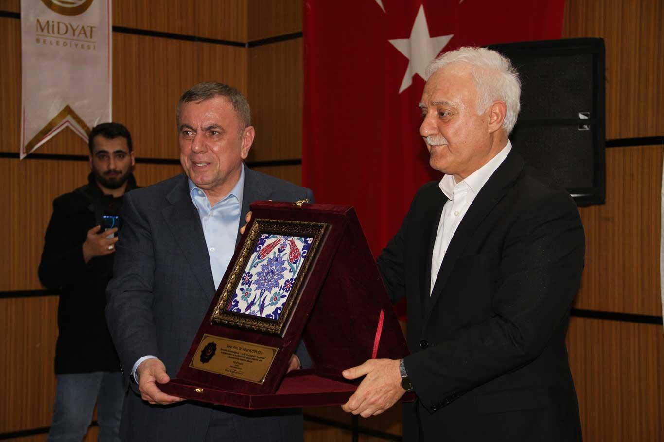 Prof. Dr. Nihat Hatipoğlu: "Hazreti Muhammed'in dokunduğu hiçbir gönül kaybetmedi"